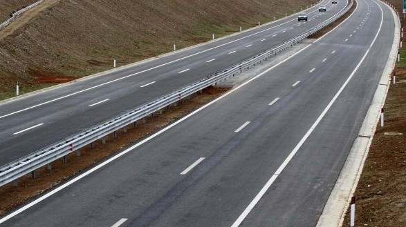 Punimet e paperfunduara ne rrugen e Kombit rrezikojne te rrisin koston e koncesionit me miliona euro